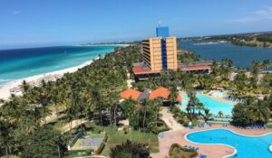 Turismo en Cuba cae 48% en primer trimestre y reduce divisas