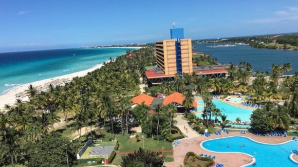 Turismo en Cuba cae 48% en primer trimestre y reduce divisas