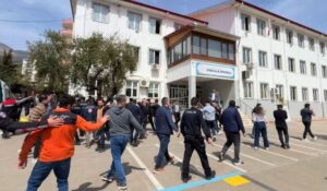 Sube a 9 cifra de muertos por tiroteo en escuela de Turquía; atacante tenía solo 14 años