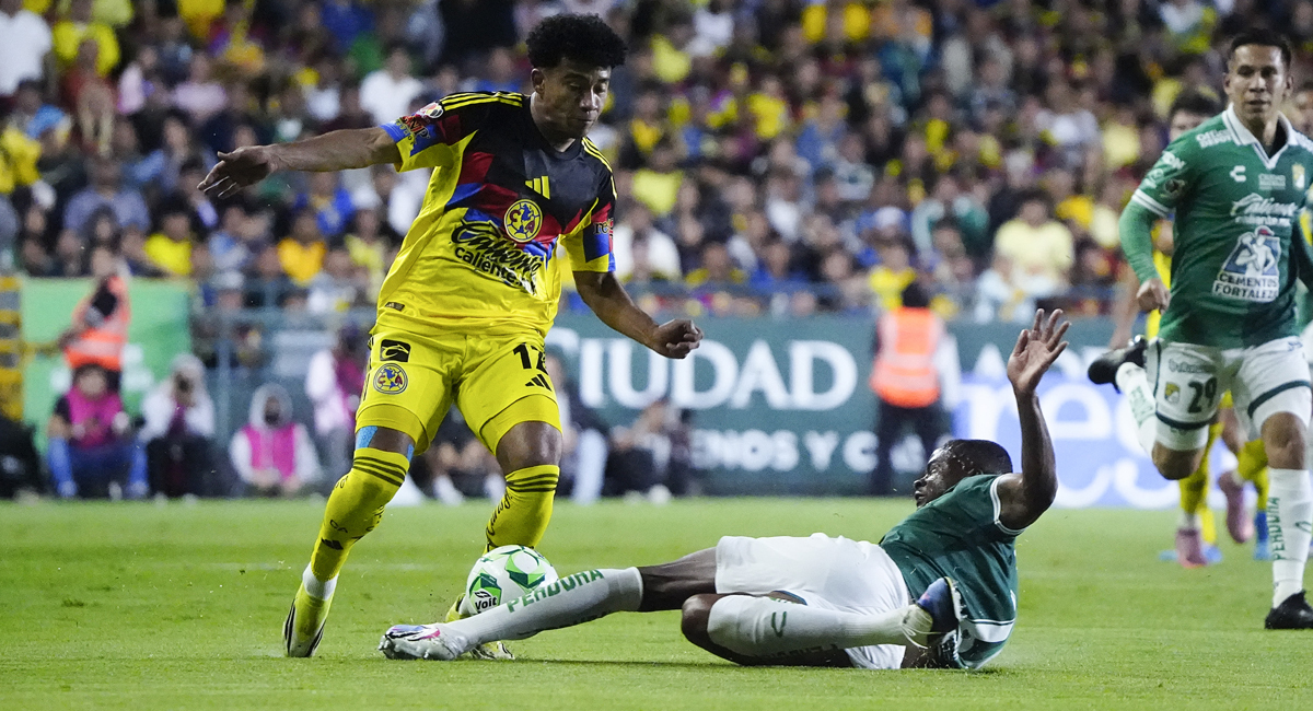 Un polémico penal abrió la puerta para que el América venciera al León y se acercara más a su clasificación para la Liguilla