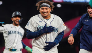 Josh Naylor responde a la hora cero y Seattle deja tendidos en el terreno a los Athletics