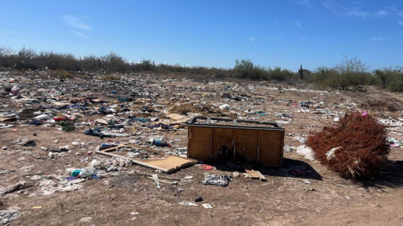 Vecinos denuncian basurero ilegal en Empalme; afecta vegetación y seguridad ambiental