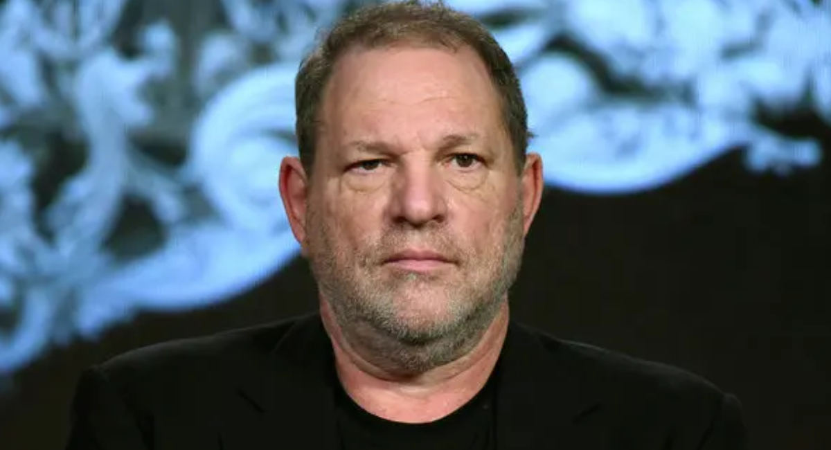 Víctima de Hollywood rompe en llanto en juicio de violación contra Harvey Weinstein