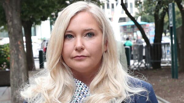 Rinden homenaje a Virginia Giuffre, acusadora de Epstein, un año después.