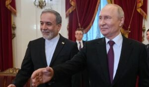 Putin ofrece “hacer todo lo posible” para alcanzar la paz en Medio Oriente durante reunión con canciller iraní