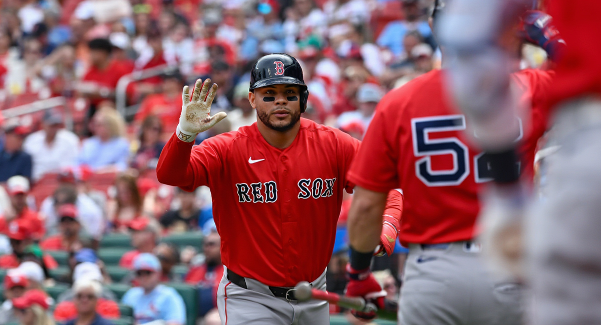 Willson Contreras comandó la explosiva ofensiva de Boston en su triunfo ante los Cardinals