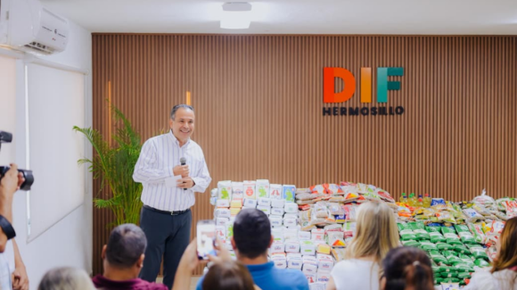 ‘Toño’ Astiazarán y Patty Ruibal entregan más de mil paquetes alimenticios a instituciones en Hermosillo