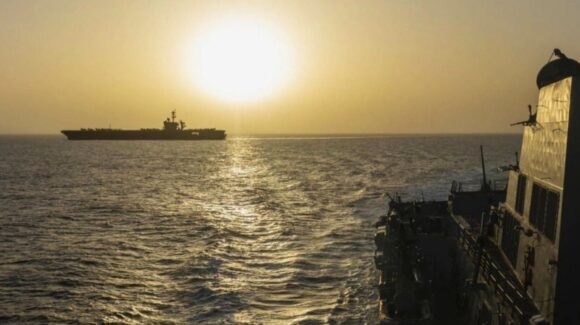 Irán anuncia reapertura total del estrecho de Ormuz durante alto el fuego con EU