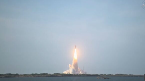 (FOTOS) Así se vivió el lanzamiento del Artemis II rumbo a la Luna