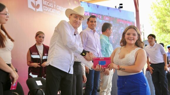 Durazo impulsa becas universales para estudiantes de escuelas públicas en Sonora
