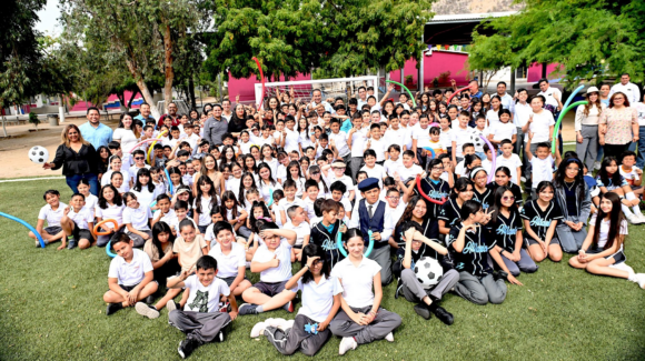 Astiazarán impulsa el deporte y construye una cancha en primaria de Hermosillo