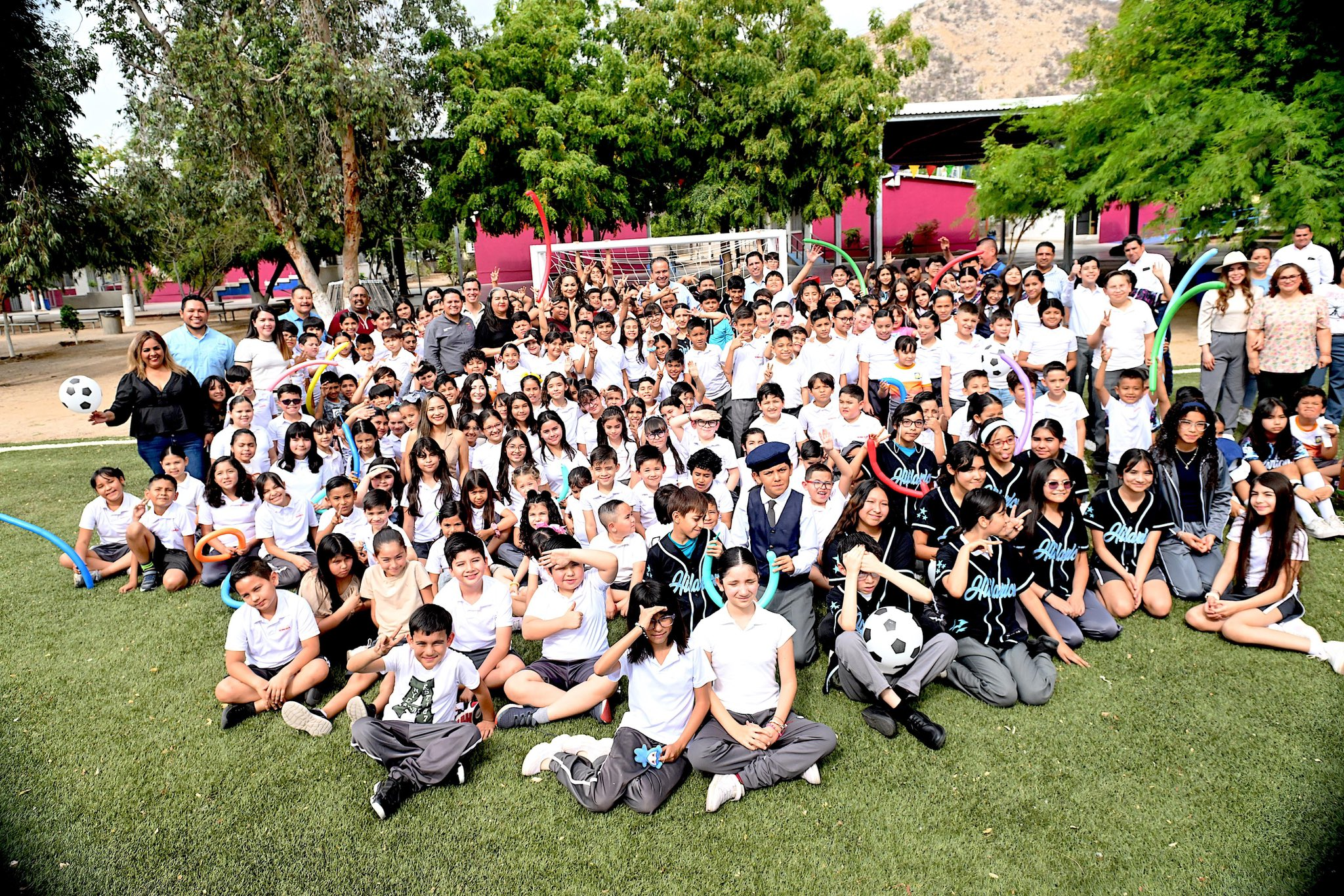 Astiazarán impulsa el deporte y hace posible construcción de una cancha en primaria de Hermosillo