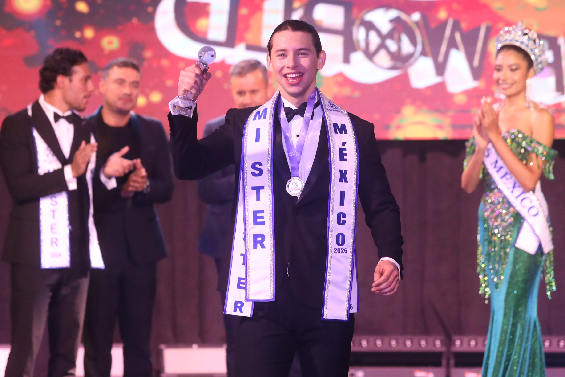 Cajemense triunfa en certamen nacional de modelaje masculino