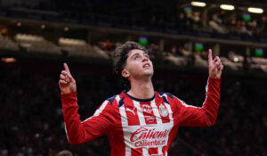 Chivas aplasta al Puebla y sigue en la cima del Clausura 2026 en la Liga MX