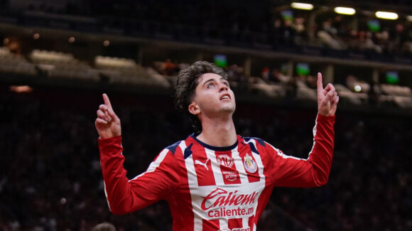 Chivas aplasta al Puebla y sigue en la cima del Clausura 2026 en la Liga MX