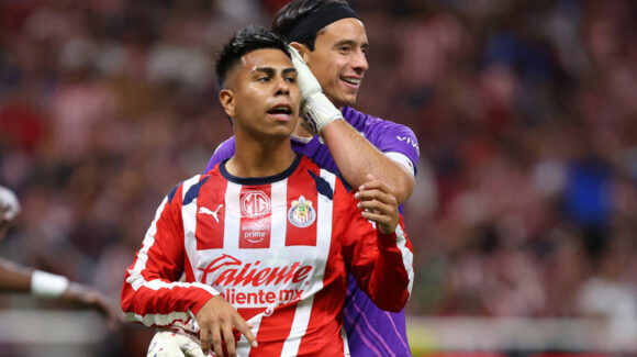 Cierre de locura en la Liga MX: América pasa de milagro y Chivas pierde el liderato