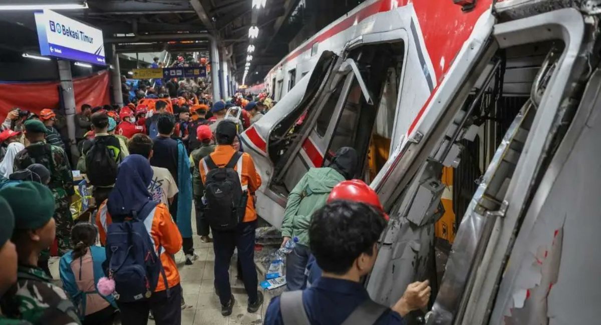 Fatal choque de trenes en Indonesia impacta vagón exclusivo para mujeres