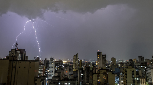 Clima HOY miércoles 08 de abril en la NOCHE: Se esperan LLUVIAS FUERTES y DESCARGAS ELÉCTRICAS en estas zonas