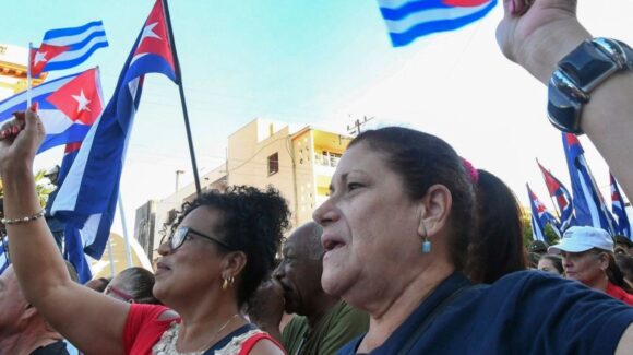 China reafirma su apoyo hacia Cuba contra la “injerencia extranjera” y critica las intervenciones