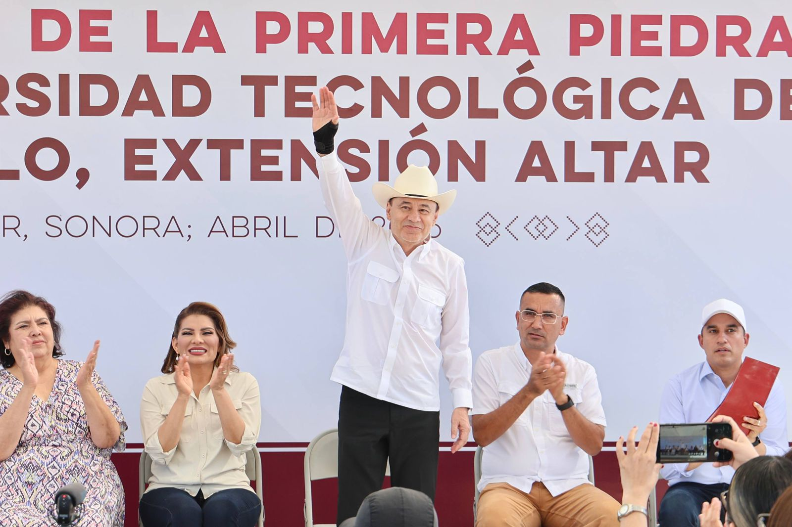 Durazo impulsa educación, vivienda y medio ambiente en el noroeste de Sonora