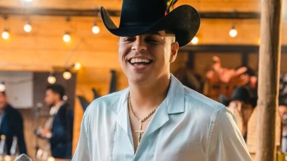 (VIDEO Y FOTOS) Eduin Caz anuncia estreno ‘Cabr@n y medio’ con mariachi para este 2 de abril