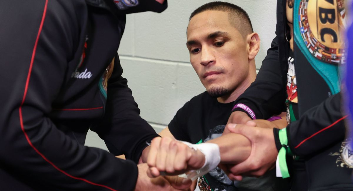 El 'Gallo' Estrada rompe el silencio después de su dolorosa derrota: ¿Se viene su retiro?