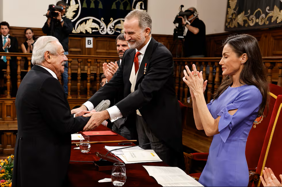 El escritor mexicano, Gonzalo Celorio, recibe el Premio Cervantes 2025 en España