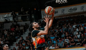 Rayos de Hermosillo y Frayles de Guasave dividen emociones en la Arena Sonora