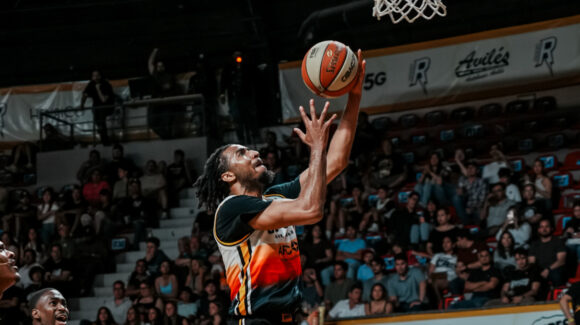 Rayos de Hermosillo y Frayles de Guasave dividen emociones en la Arena Sonora