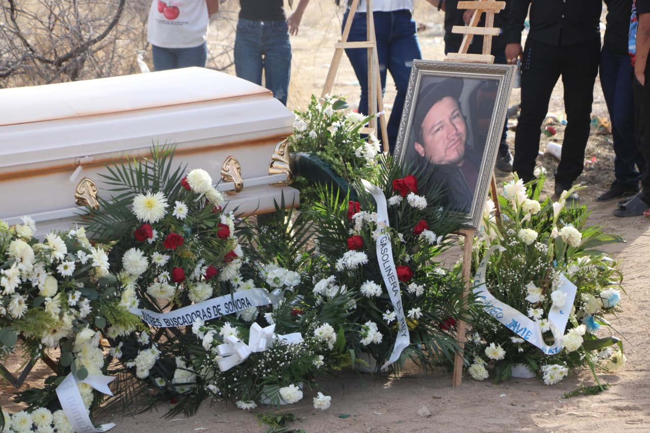 Entre flores, amigos y familia: Así se vivió la despedida del hijo de Ceci Flores, líder del colectivo Madres Buscadoras en Sonora