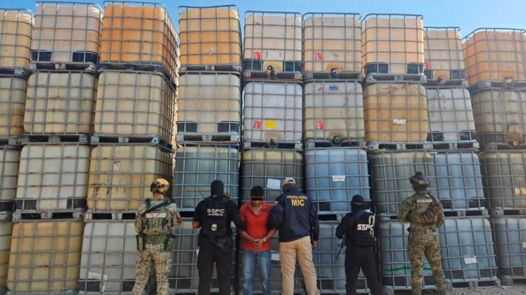 Detienen en Argentina a Fernando 'N', contraalmirante vinculado a red de contrabando de hidrocarburos