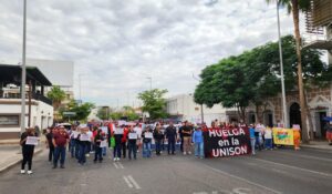 Sindicatos de la Unison en Hermosillo se manifestaron para exigir incremento salarial