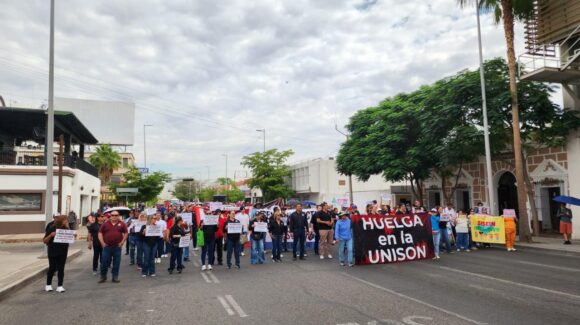 Sindicatos de la Unison en Hermosillo se manifestaron para exigir incremento salarial