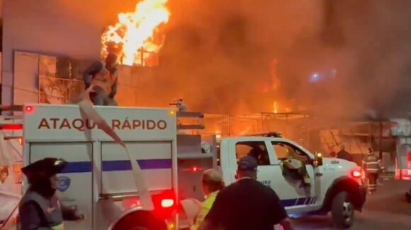 ¿Qué pasó en La Merced HOY? INCENDIO consume puestos cerca del Mercado de Sonora CDMX