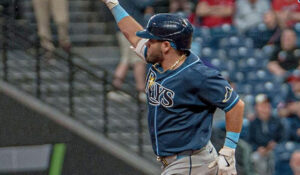 Jonathan Aranda conecta su séptimo jonrón de la temporada en la victoria de Rays ante Guardians