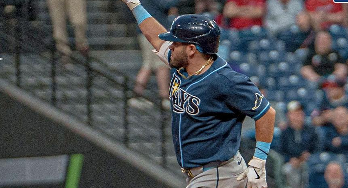 Jonathan Aranda conecta su séptimo jonrón de la temporada en la victoria de Rays ante Guardians