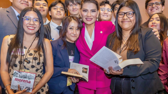 Lorenia Valles participa en el Parlamento Juvenil de la Cámara de Diputados