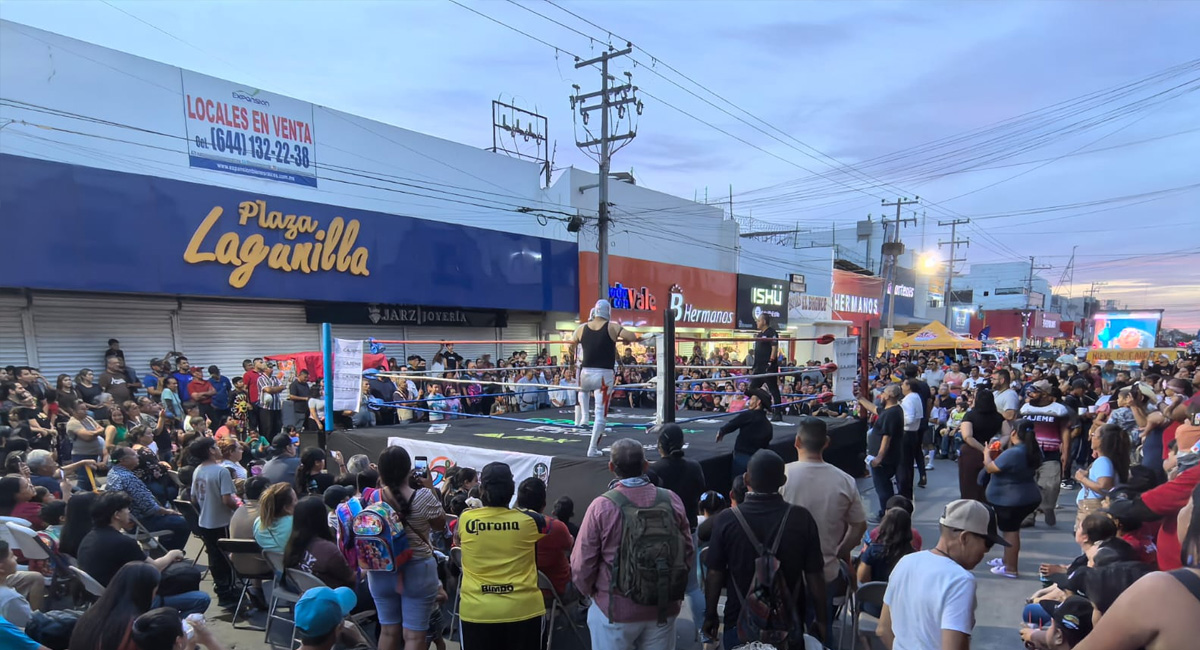 La función de lucha libre 'Héroes del Barrio' hace vibrar al público de Ciudad Obregón