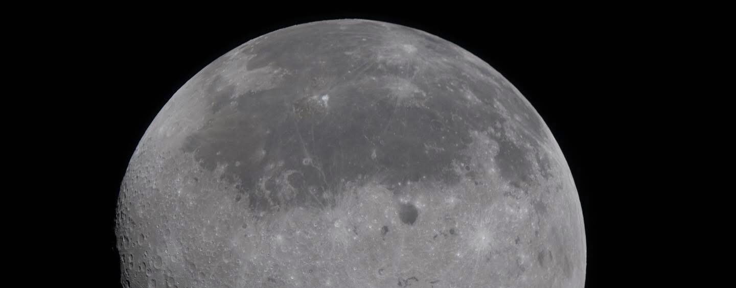 La NASA comparte impresionantes imágenes del lado oscuro de la Luna