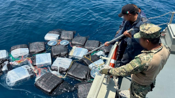 Secretaría de Marina asegura casi una tonelada de cocaína frente a costas de Chiapas