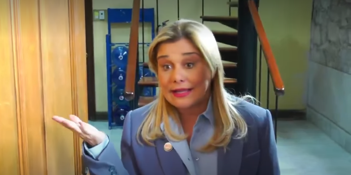 "Están en la lista roja del gobierno de EU": 'Maru' Campos justifica ausencia en el Senado y desata polémica