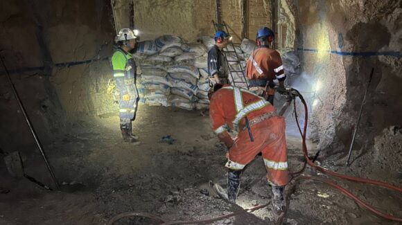 Protección Civil: Refuerzan mina Santa Fe para rescatar a tres trabajadores en Sinaloa