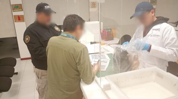 Muestras de suero vitaminado llegan a laboratorio nacional en CDMX; autoridades de Salud de Sonora y Fiscalía mantienen investigación
