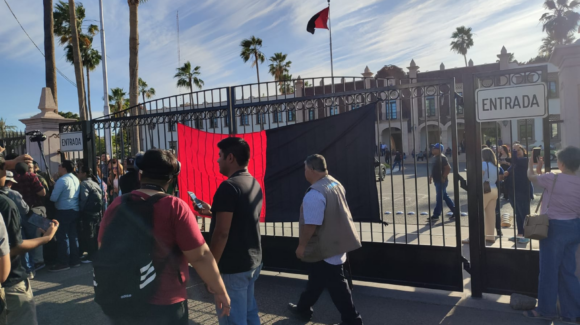 Con el grito de “huelga” entra en paro la Universidad de Sonora en Hermosillo
