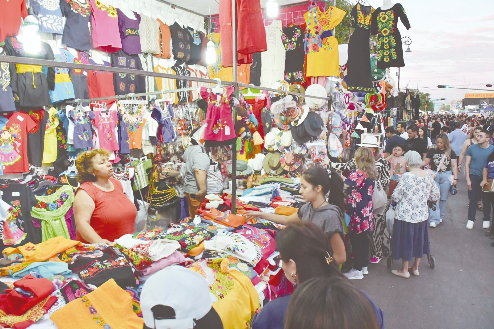 Reiteran llamado a comerciantes a participar en Fiestas del Pitic 2026