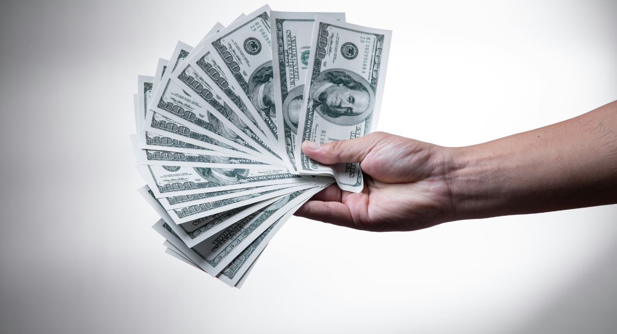 Así cotiza el dólar en México este lunes