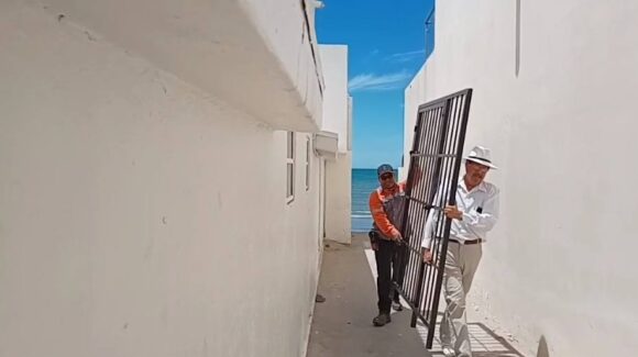 Retiran rejas que obstruían el acceso a la playa en Miramar en Guaymas