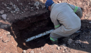 Amplio sector de San Carlos queda sin agua por instalación de válvula
