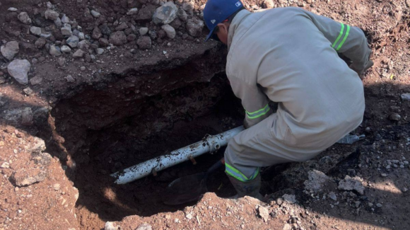 Amplio sector de San Carlos queda sin agua por instalación de válvula