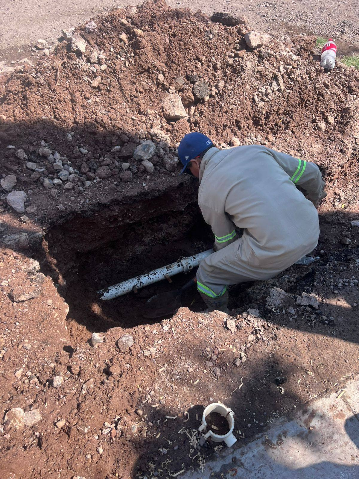 Amplio sector de San Carlos queda sin agua por instalación de válvula